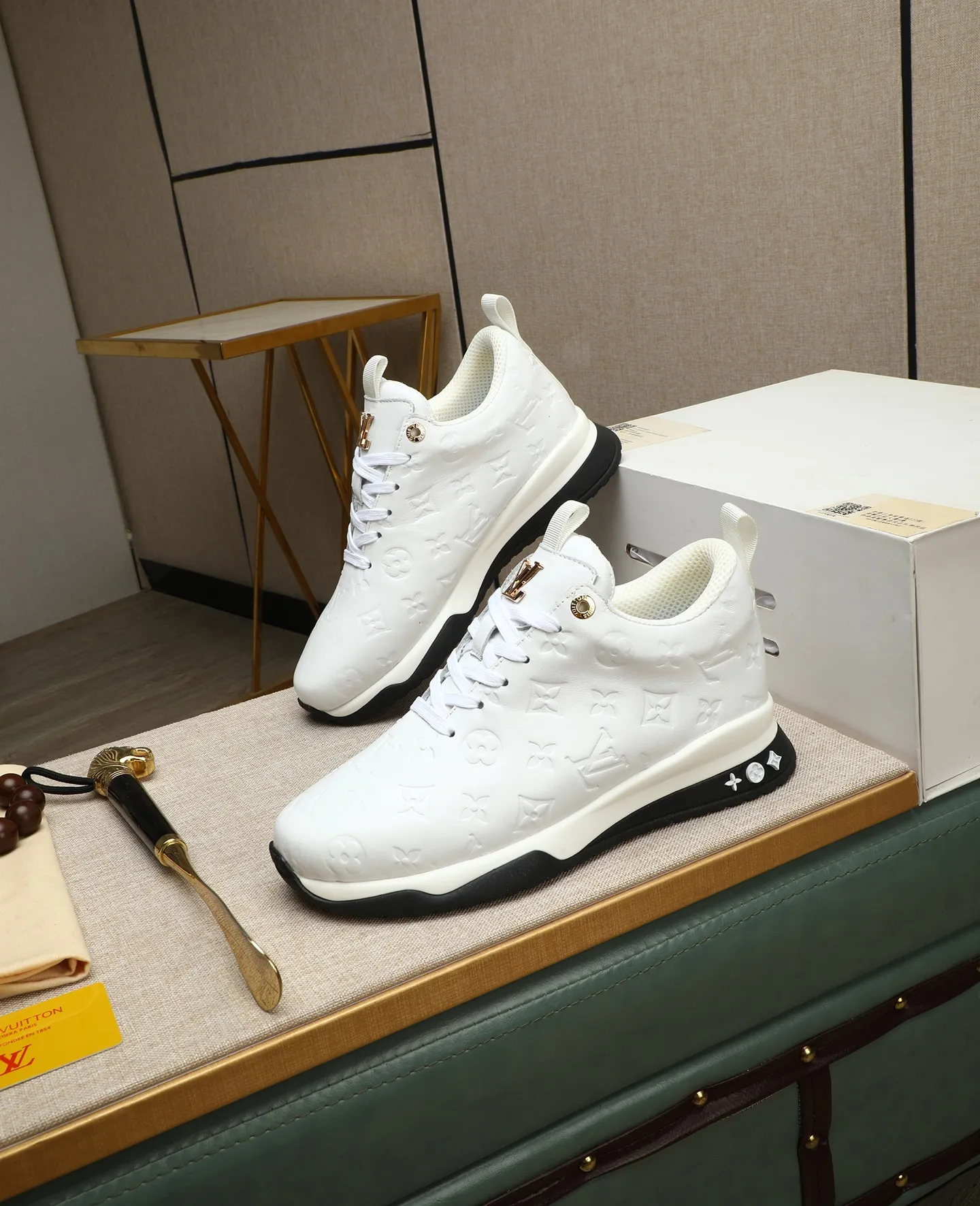 Men's shoes 💰520 📛📛【LOUIS VUITTON】Louis Vuitton official website synchronized new products 👟Milan fashion catwalk style 🇰🇾🇰🇾LV family logo, celebrity style, a must-have for fashionistas ⚠️First-layer calfskin ➕Mesh lining ➕Official website original version special outsole 👞Number 39-44 (38 45 46 customized)